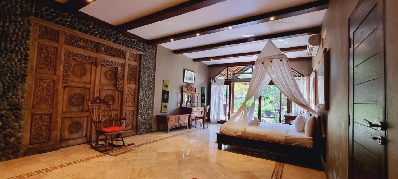 Avalon Castle & Ubud