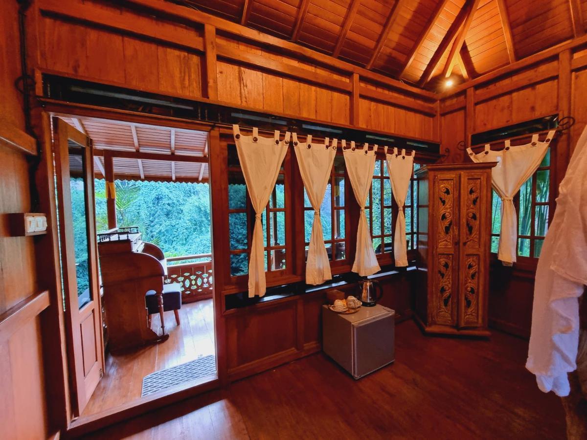 Avalon Castle & * Ubud